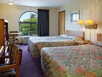Motel Super 8 Beachfront By Wyndham Mackinaw City, Mi